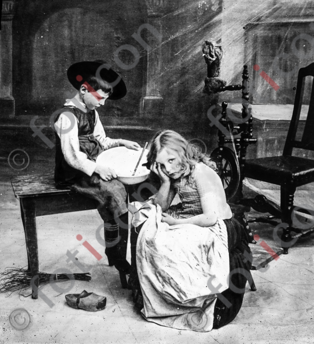 Hänsel und Gretel | Hansel and Gretel - Foto foticon-simon-166-001-sw.jpg | foticon.de - Bilddatenbank für Motive aus Geschichte und Kultur